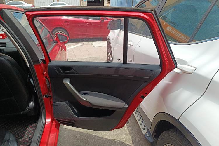 Skoda Rapid Spaceback 2015 car image #16