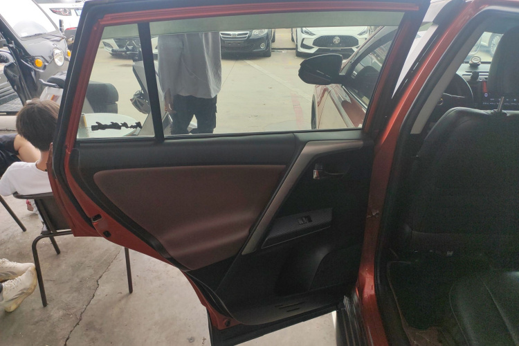 Toyota RAV4 (Imported) 2014 immagine di auto #16