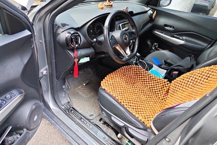 Nissan Kicks 2017 immagine di auto #16