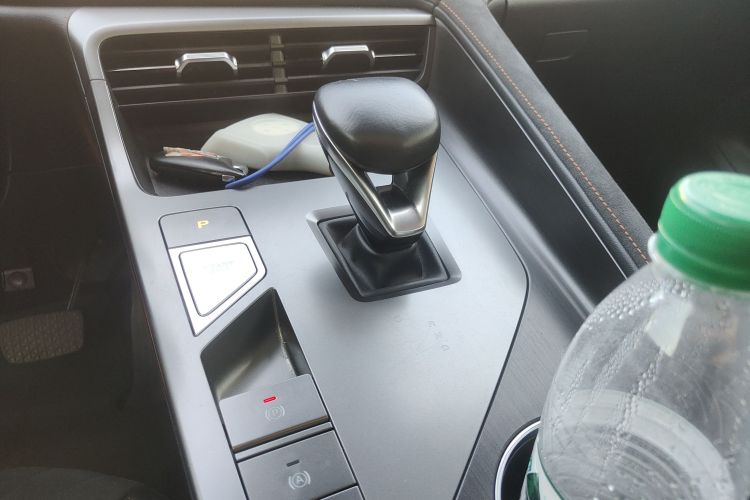 Roewe D5X DMH 2024 car image #16