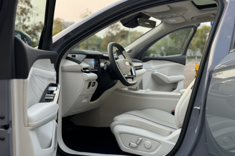 GEELY PrefaceL 2023 car image #16