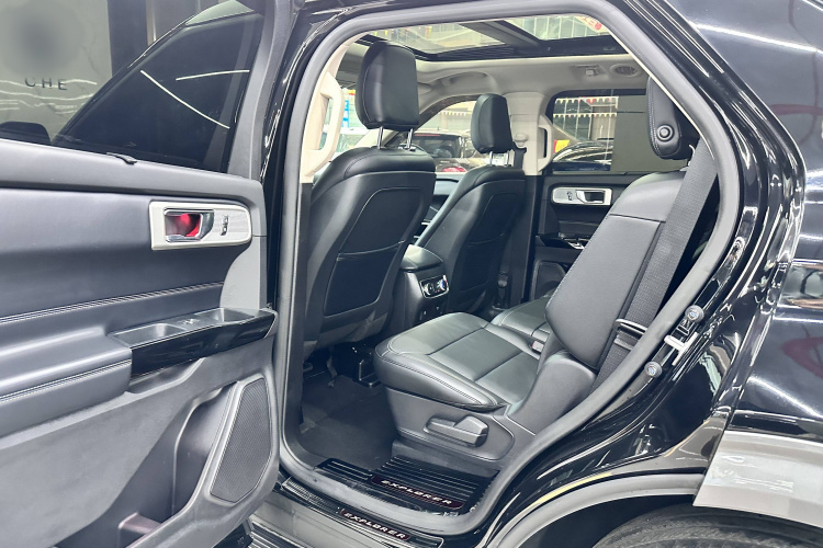Ford Explorer 2021 immagine di auto #16