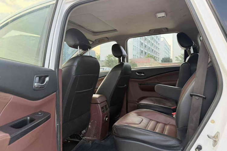 Forthing SX6 2017 #16 Forthing SX6 2017 car image #16