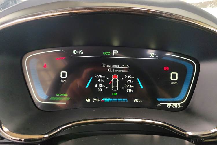 BYD e9 2021 car image #16