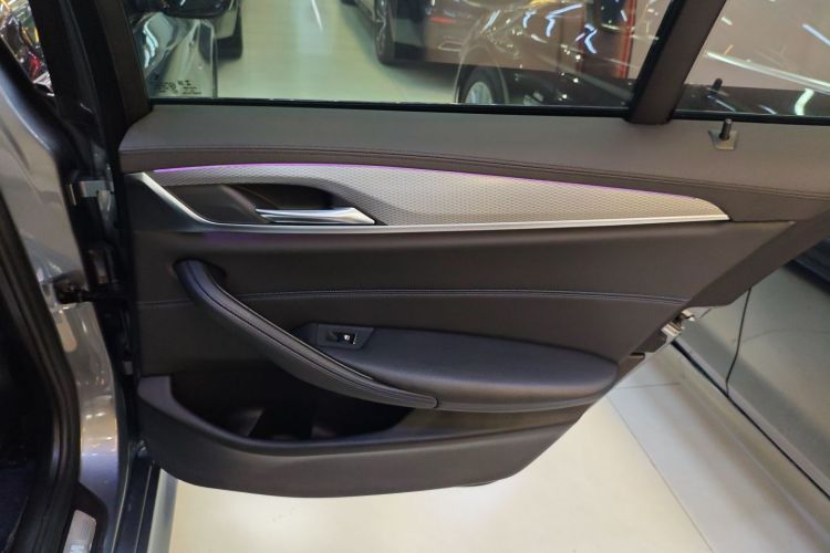 BMW 5 Series (Imported) 2018 #16 BMW 5 Series (Imported) 2018 car image #16