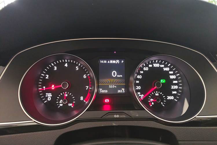 Volkswagen Passat Variant 2018 immagine di auto #16