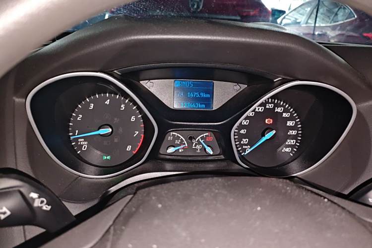 Ford Focus (Imported) 2014 #16 Ford Focus (Imported) 2014 صورة سيارة #16