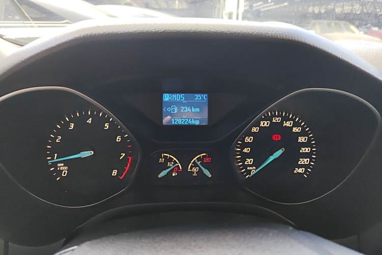 Ford Focus (Imported) 2014 car image #16