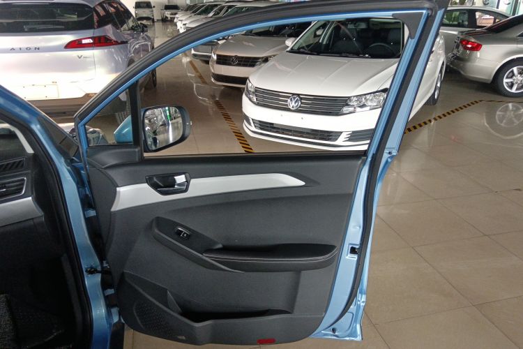 哪吒汽车 哪吒N01 2020 汽车图片 #16