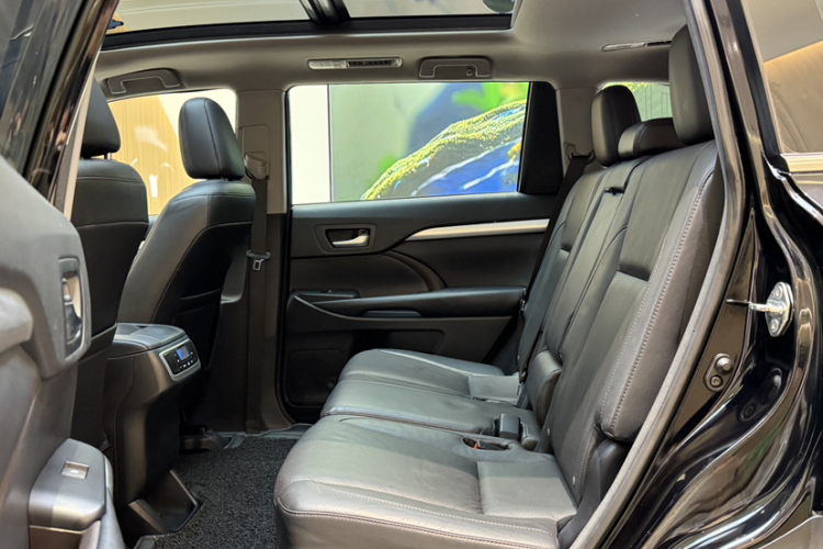 Toyota Highlander (Imported) 2016 car image #16