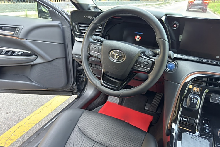 Toyota Mirai 2023 immagine di auto #16