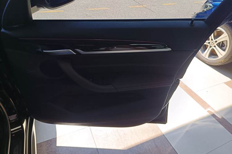 BMW X1 M35Li 2019 car image #16