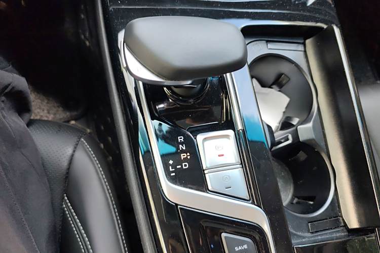 GEELY Ulion New Energy 2018 #16 GEELY Ulion New Energy 2018 car image #16