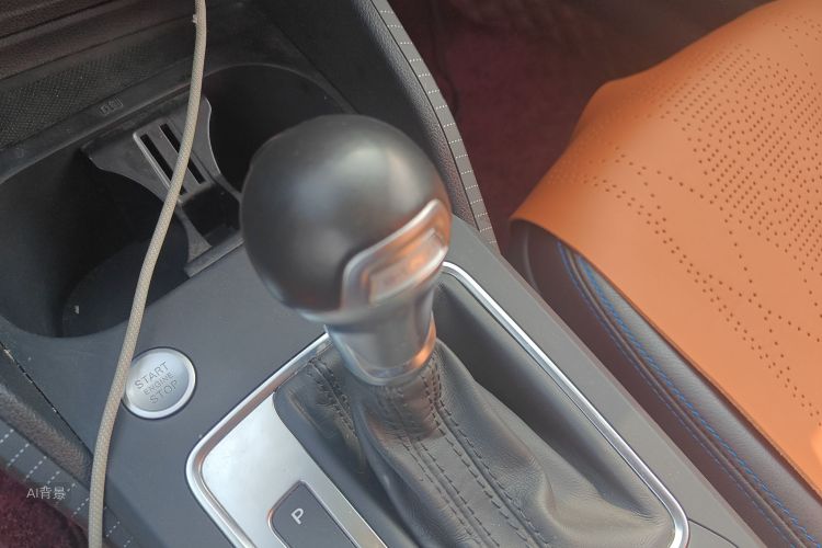 Q2L e-tron 2021 car image #16