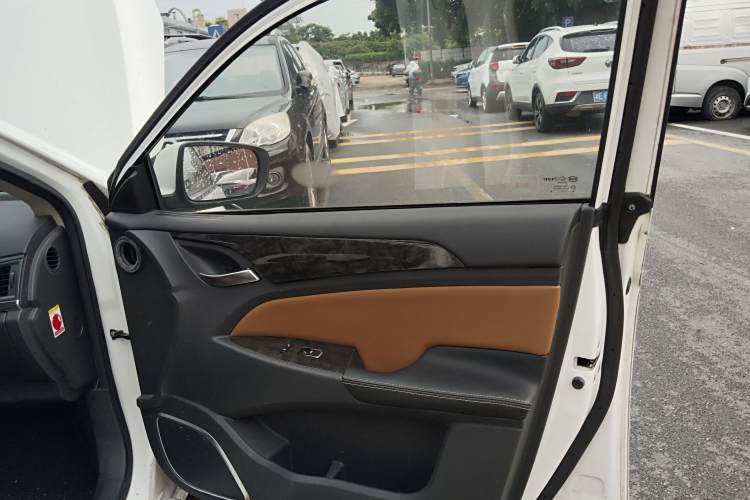 BYD Qin New Energy 2018 car image #16