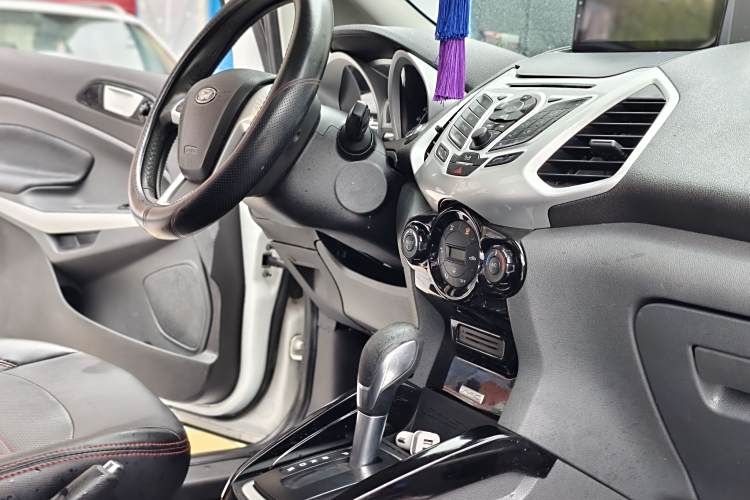 Ford EcoSport 2016 изображение автомобиля #16