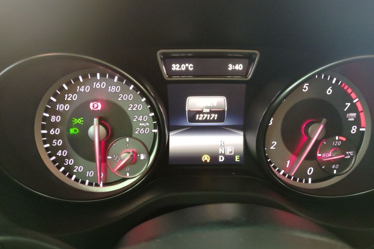 Mercedes-Benz GLA Class 2015 car image #16