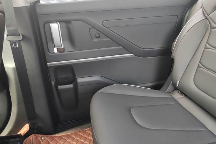 Hyundai Custo 2023 car image #16