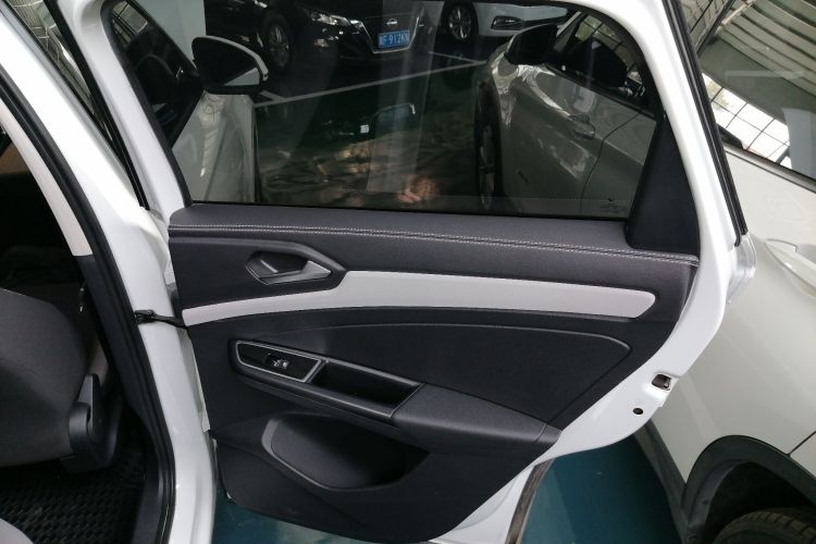 VS5 2022 car image #16