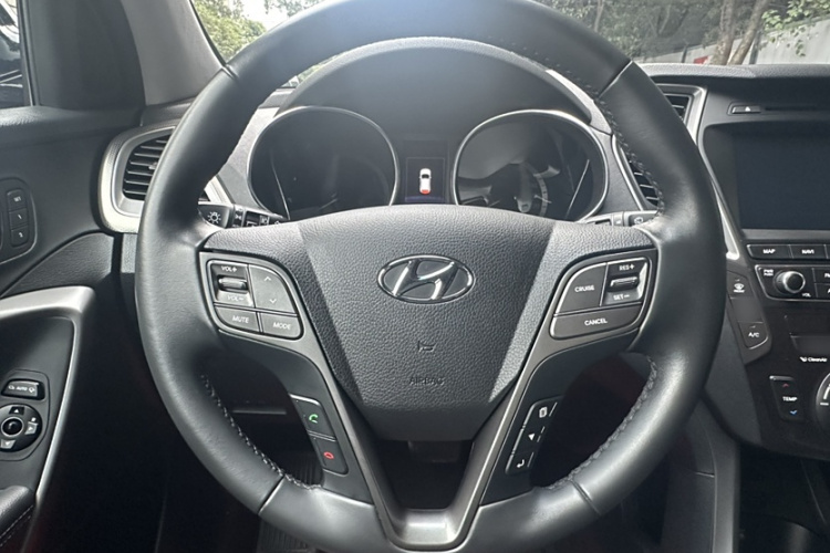 Hyundai Grand Santa Fe 2017 #16 Hyundai Grand Santa Fe 2017 car image #16