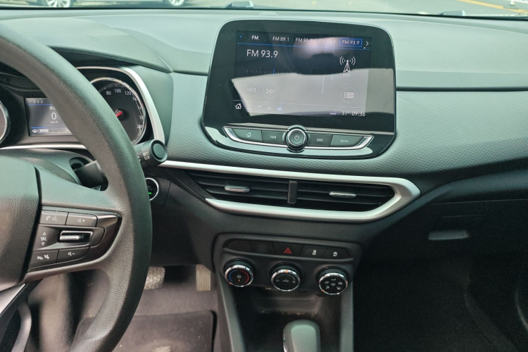 Chevrolet Tracker 2020 car image #16