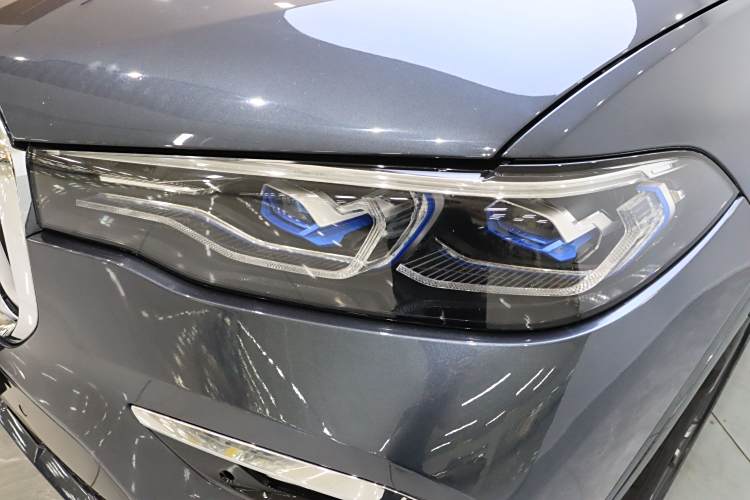 BMW X7 M60i 2020 immagine di auto #16