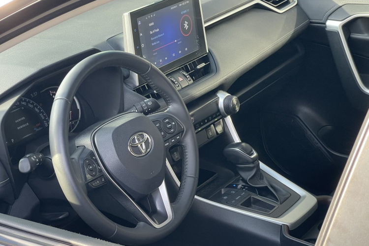 Toyota RAV4 (Imported) 2022 immagine di auto #16