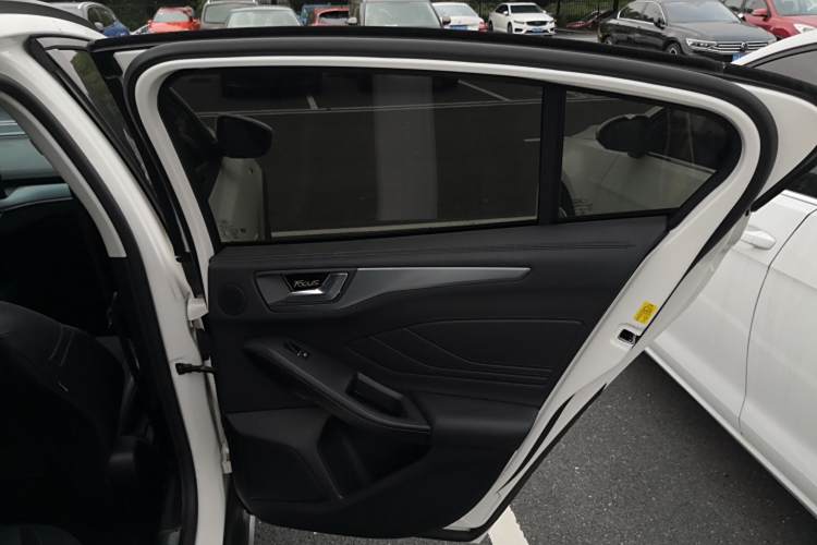 Ford Focus Active 2021 صورة سيارة #16