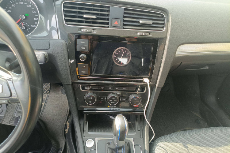 Volkswagen Golf Pure Electric 2020 image de voiture #16