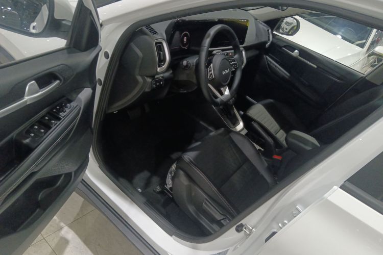 Kia Sonet 2024 immagine di auto #16