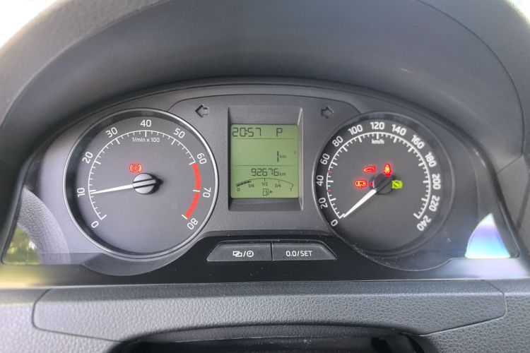 Skoda Rapid 2017 car image #16