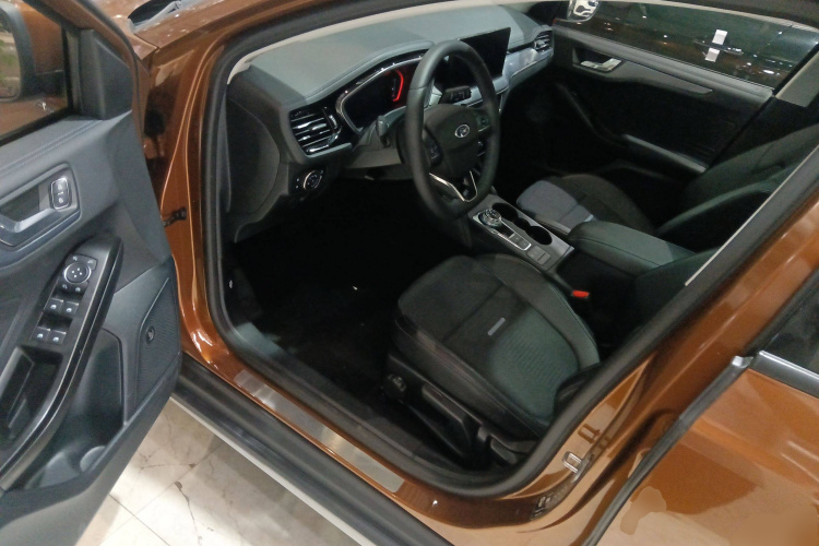 Ford Focus Active 2021 car image #16