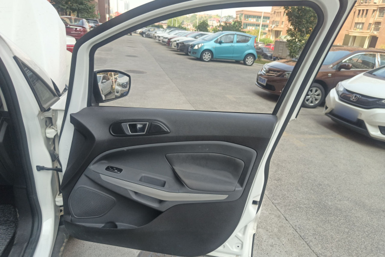 Ford EcoSport 2016 изображение автомобиля #16