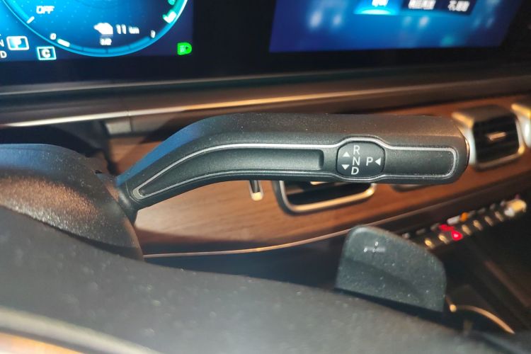 Mercedes-Benz GLE Class New Energy 2022 car image #16