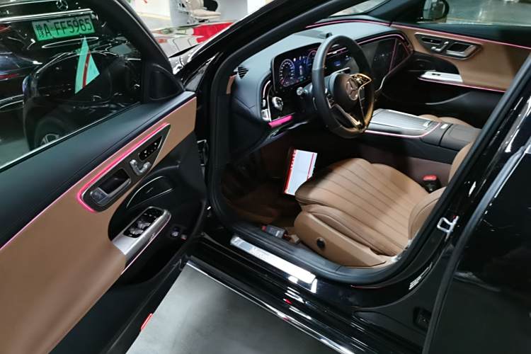 Mercedes-Benz E Class New Energy 2024 car image #16