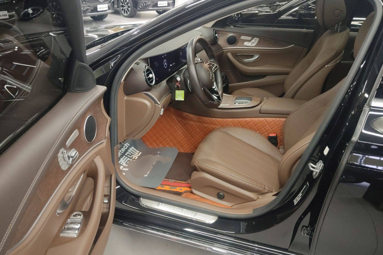 Mercedes-Benz E Class New Energy 2023 car image #16