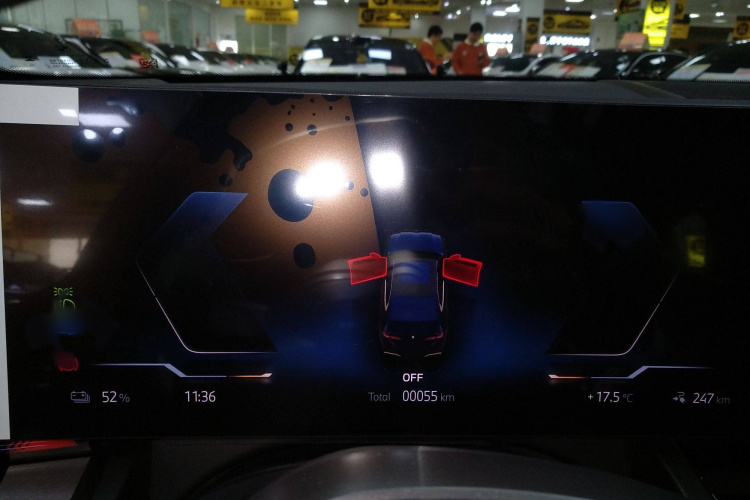 BMW i5 2025 car image #16
