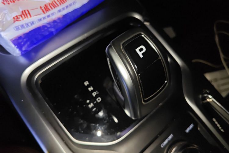 GEELY OkavangoR7 2022 car image #16