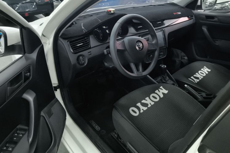 Skoda Rapid Spaceback 2020 car image #16