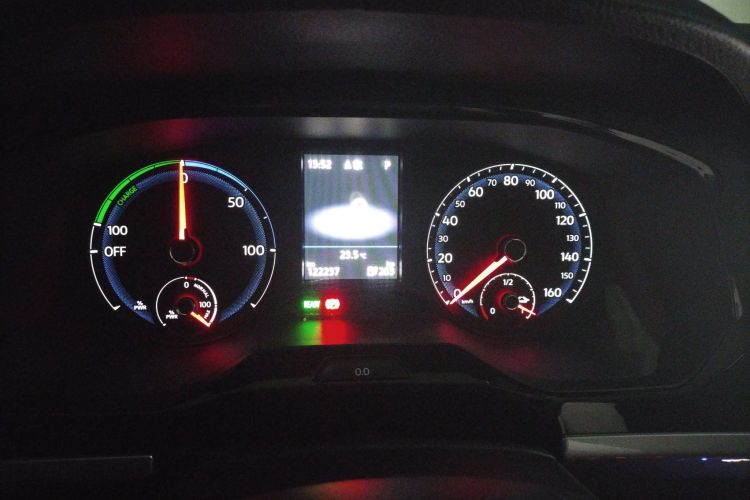 Volkswagen Bora Pure Electric 2021 صورة سيارة #16