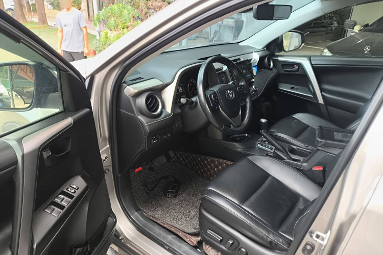 Toyota RAV4 (Imported) 2018 #16 Toyota RAV4 (Imported) 2018 immagine di auto #16