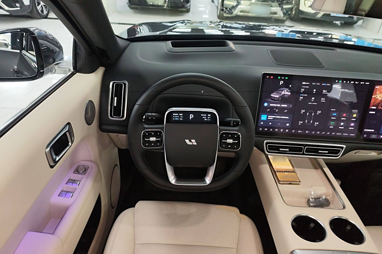 Li L8 2023 изображение автомобиля #16