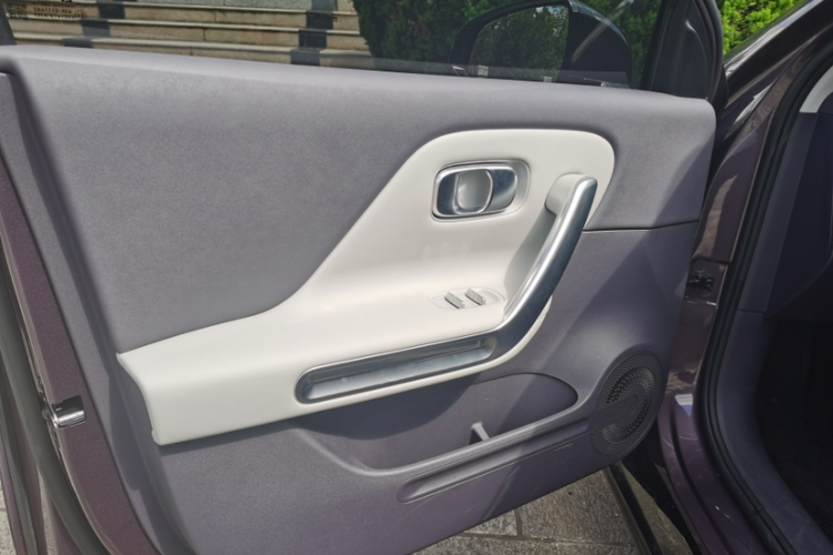 零跑汽车 零跑B01 2025 汽车图片 #16