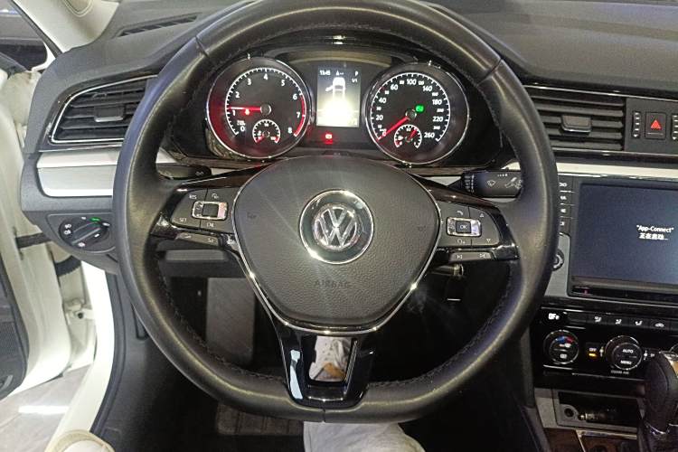 Volkswagen Lamando 2017 immagine di auto #16