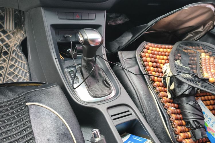 MG GT 2016 car image #16