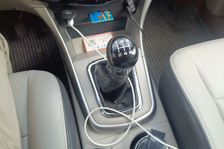 Forthing S500 2016 #16 Forthing S500 2016 car image #16