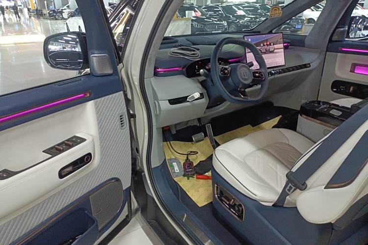 极氪 极氪MIX 2024 汽车图片 #16