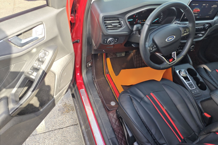 Ford Focus Active 2019 صورة سيارة #16