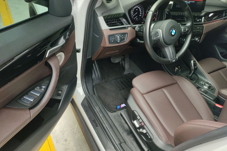 BMW X1 M35Li 2022 #16 BMW X1 M35Li 2022 car image #16