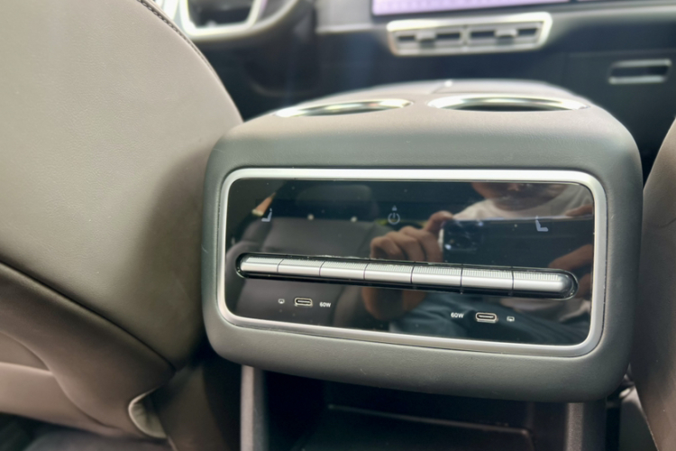 Li L8 2022 изображение автомобиля #16